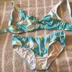 VENUS Vibrant Tie-Dye Bikini set.
